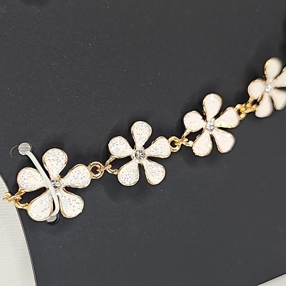 Flower Petal Necklace & Earring Set in Shimmering Iridescent White w Crystal - Picture 3 of 6